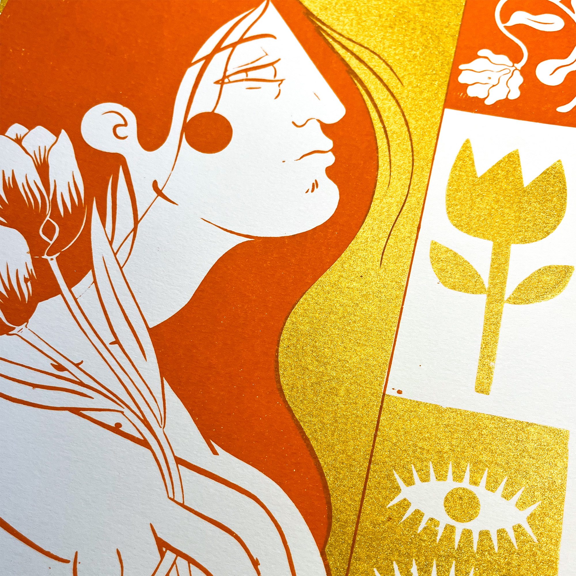 Détail de la sérigraphie femme profil rouge et doré format A3 par Yollema