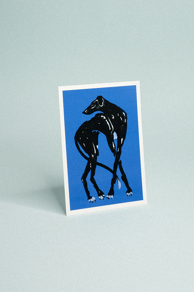 Carte postale fond bleu foncé illustrée d’un lévrier greyhound noir stylisé.