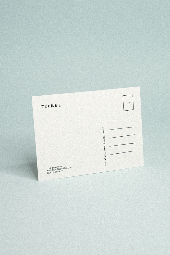 Verso d'une carte postale teckel avec les lignes pour l'adresse et l'emplacement du timbre, sur fond bleu gris.