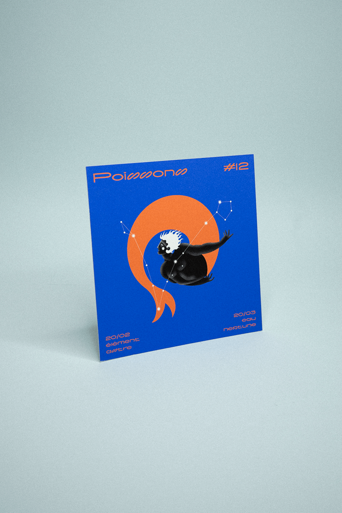 Illustration du signe du zodiac Poissons sur fond bleu vif montrant une silhouette noire en mouvement avec un queue de poisson orange.